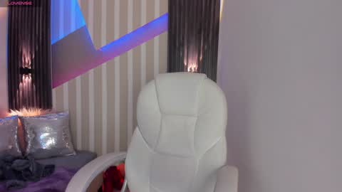 Emily online show from January 16, 2:30 pm