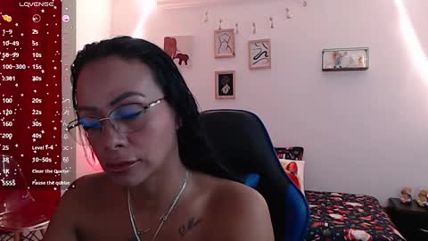 Snapshot of emily_leroy571240 chatting on December 17, 2:01 pm emily leroy. online show from December 17, 2:01 pm