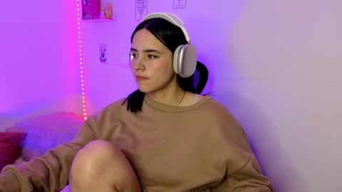 Emily Lindey online show from March 12, 5:24 am