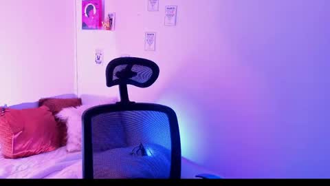 Emily Lindey online show from April 29, 4:38 am