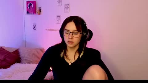 Emily Lindey online show from May 7, 2:28 am