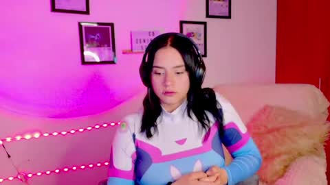 Emily Lindey online show from May 28, 6:00 am
