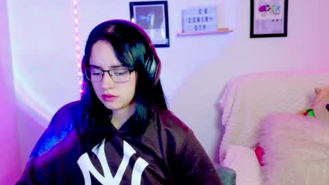 Emily Lindey online show from June 11, 2:53 am