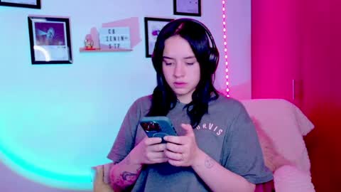 Emily Lindey online show from June 21, 8:17 am