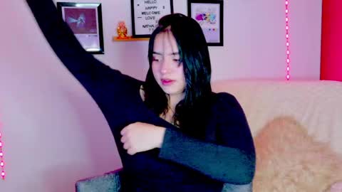 Emily Lindey online show from August 2, 4:22 am