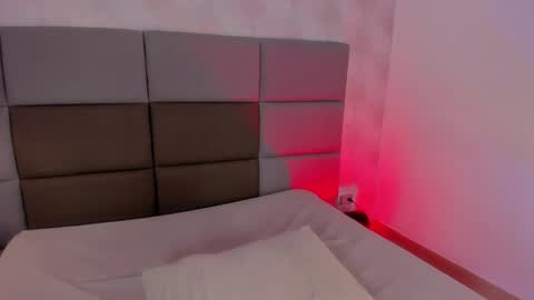 emily_luve online show from May 6, 7:52 pm