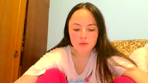 Snapshot of emily_morning_dew chatting on February 11, 8:42 pm emily_morning_dew online show from February 11, 8:42 pm