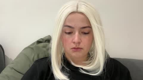 Snapshot of emily_morning_dew chatting on November 9, 6:12 am emily_morning_dew online show from November 9, 6:12 am