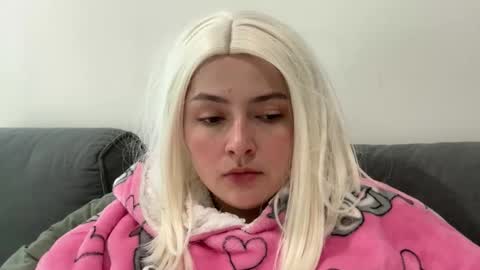 Snapshot of emily_morning_dew chatting on November 14, 12:04 pm emily_morning_dew online show from November 14, 12:04 pm