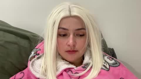 Snapshot of emily_morning_dew chatting on November 17, 12:22 pm emily_morning_dew online show from November 17, 12:22 pm