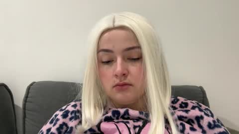 Snapshot of emily_morning_dew chatting on November 22, 6:23 am emily_morning_dew online show from November 22, 6:23 am