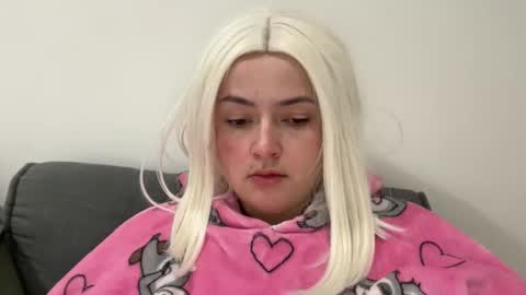 Snapshot of emily_morning_dew chatting on November 25, 6:46 am emily_morning_dew online show from November 25, 6:46 am