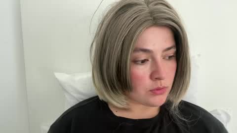 Snapshot of emily_morning_dew chatting on June 21, 6:38 am emily_morning_dew online show from June 21, 6:38 am
