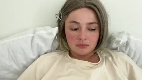 Snapshot of emily_morning_dew chatting on June 23, 2:37 pm emily_morning_dew online show from June 23, 2:37 pm