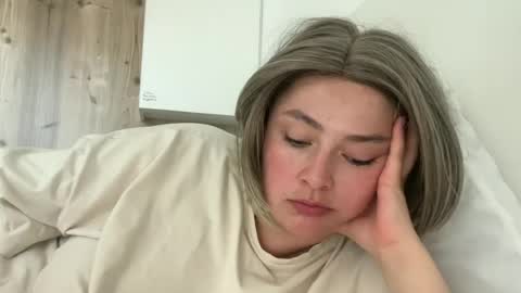 Snapshot of emily_morning_dew chatting on June 28, 10:10 am emily_morning_dew online show from June 28, 10:10 am