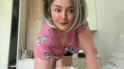 Snapshot of emily_morning_dew chatting on July 1, 8:16 am emily_morning_dew online show from July 1, 8:16 am