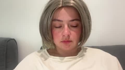Snapshot of emily_morning_dew chatting on July 15, 5:18 pm emily_morning_dew online show from July 15, 5:18 pm