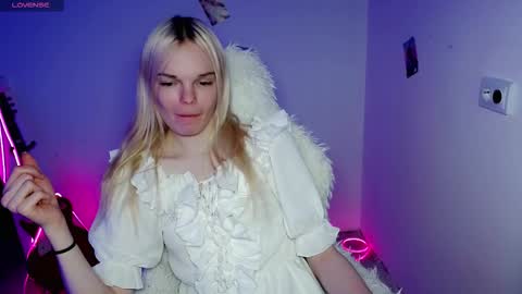 Snapshot of emily_nyaffe chatting on December 19, 3:41 pm Lia online show from December 19, 3:41 pm