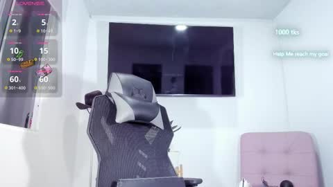 emily_palmeer online show from March 10, 10:53 am