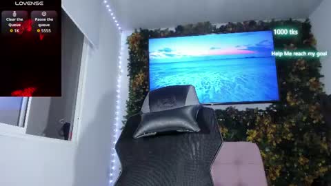 emily_palmeer online show from June 17, 9:01 am