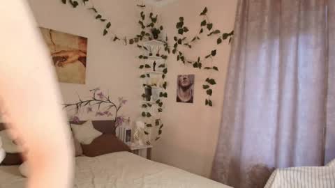 Snapshot of emily_relishh chatting on September 27, 1:16 pm emily_relishh online show from September 27, 1:16 pm