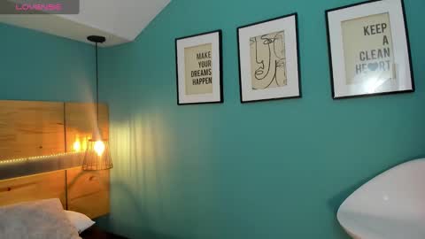 Snapshot of emily_roberts1 chatting on January 28, 12:32 pm Emily online show from January 28, 12:32 pm