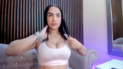 Snapshot of emily_roberts1 chatting on February 11, 4:13 pm Emily online show from February 11, 4:13 pm