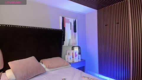 Snapshot of emily_roberts1 chatting on February 23, 1:10 pm Emily online show from February 23, 1:10 pm