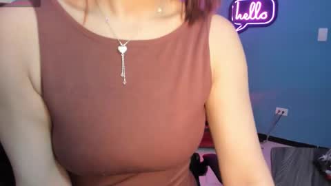 Snapshot of emily_roberts1 chatting on October 13, 4:45 am Emily online show from October 13, 4:45 am