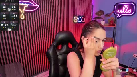 Snapshot of emily_roberts1 chatting on November 2, 2:47 am Emily online show from November 2, 2:47 am