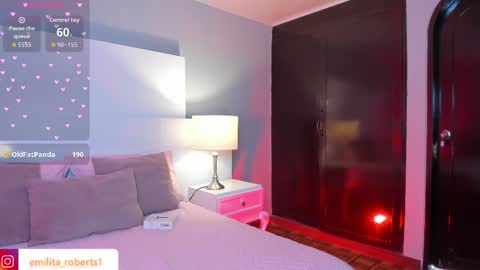 Snapshot of emily_roberts1 chatting on November 8, 5:01 pm Emily online show from November 8, 5:01 pm