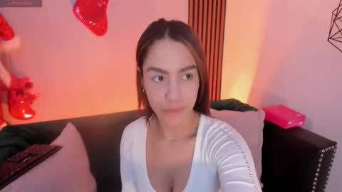 Snapshot of emily_roberts1 chatting on December 5, 5:05 am Emily online show from December 5, 5:05 am