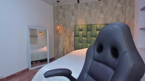 Snapshot of emily_rosee__ chatting on May 26, 7:10 pm Emily online show from May 26, 7:10 pm