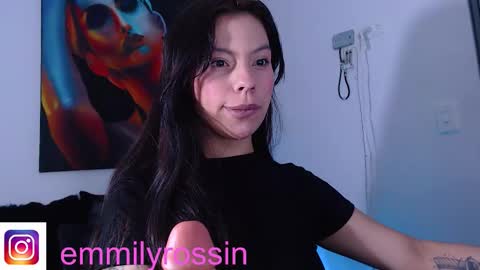 Snapshot of emily_rosinn chatting on November 10, 2:32 am Emily online show from November 10, 2:32 am