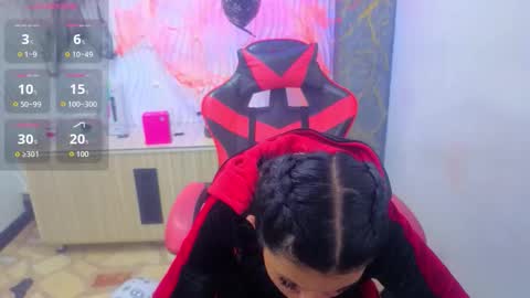 Snapshot of emily_rosse04 chatting on October 31, 11:44 am online show from October 31, 11:44 am