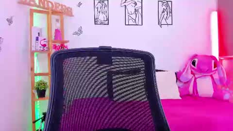 Snapshot of emily_sanderss1 chatting on July 29, 10:08 pm Emily online show from July 29, 10:08 pm