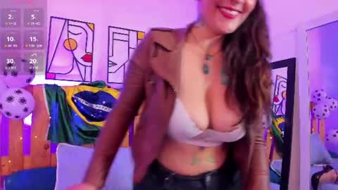 Snapshot of emily_sartre chatting on June 12, 9:25 pm Emilly online show from June 12, 9:25 pm