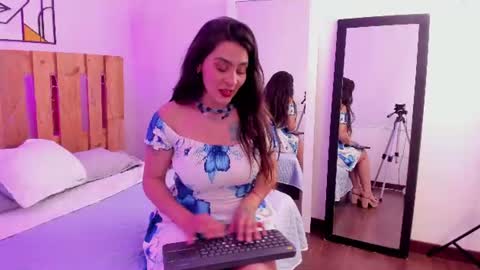 Emilly online show from July 7, 8:35 pm