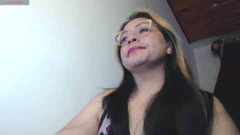Snapshot of emily_sexy69 chatting on February 23, 3:35 am Emily online show from February 23, 3:35 am