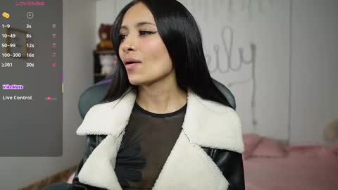 Snapshot of emily_smitt chatting on February 25, 2:36 am emily_smitt online show from February 25, 2:36 am