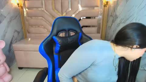 Emily online show from November 28, 7:49 pm