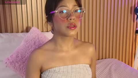Emily online show from May 6, 12:10 pm