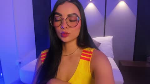 emily_tolson online show from June 17, 7:26 pm