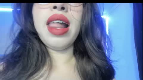 Snapshot of emily_tulip chatting on June 11, 11:41 am Vanesa online show from June 11, 11:41 am