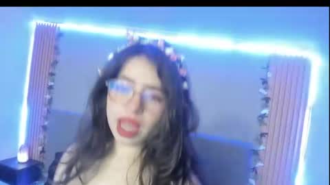 Snapshot of emily_tulip chatting on June 13, 11:19 am Vanesa online show from June 13, 11:19 am