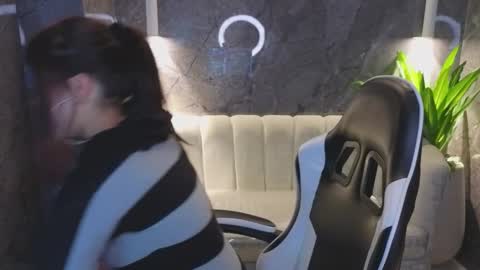 Online 2200 to 600 online show from December 3, 2:52 am