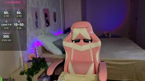 Snapshot of emily_tyler19 chatting on May 21, 8:54 am Emily online show from May 21, 8:54 am