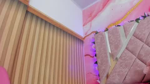 Snapshot of emily_velvet_ chatting on May 15, 6:59 pm emily_velvet_ online show from May 15, 6:59 pm