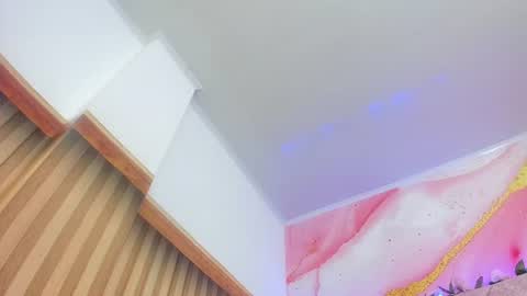 Snapshot of emily_velvet_ chatting on June 11, 12:32 am emily_velvet_ online show from June 11, 12:32 am