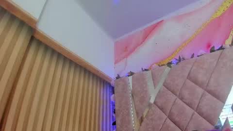Snapshot of emily_velvet_ chatting on June 12, 6:40 pm emily_velvet_ online show from June 12, 6:40 pm